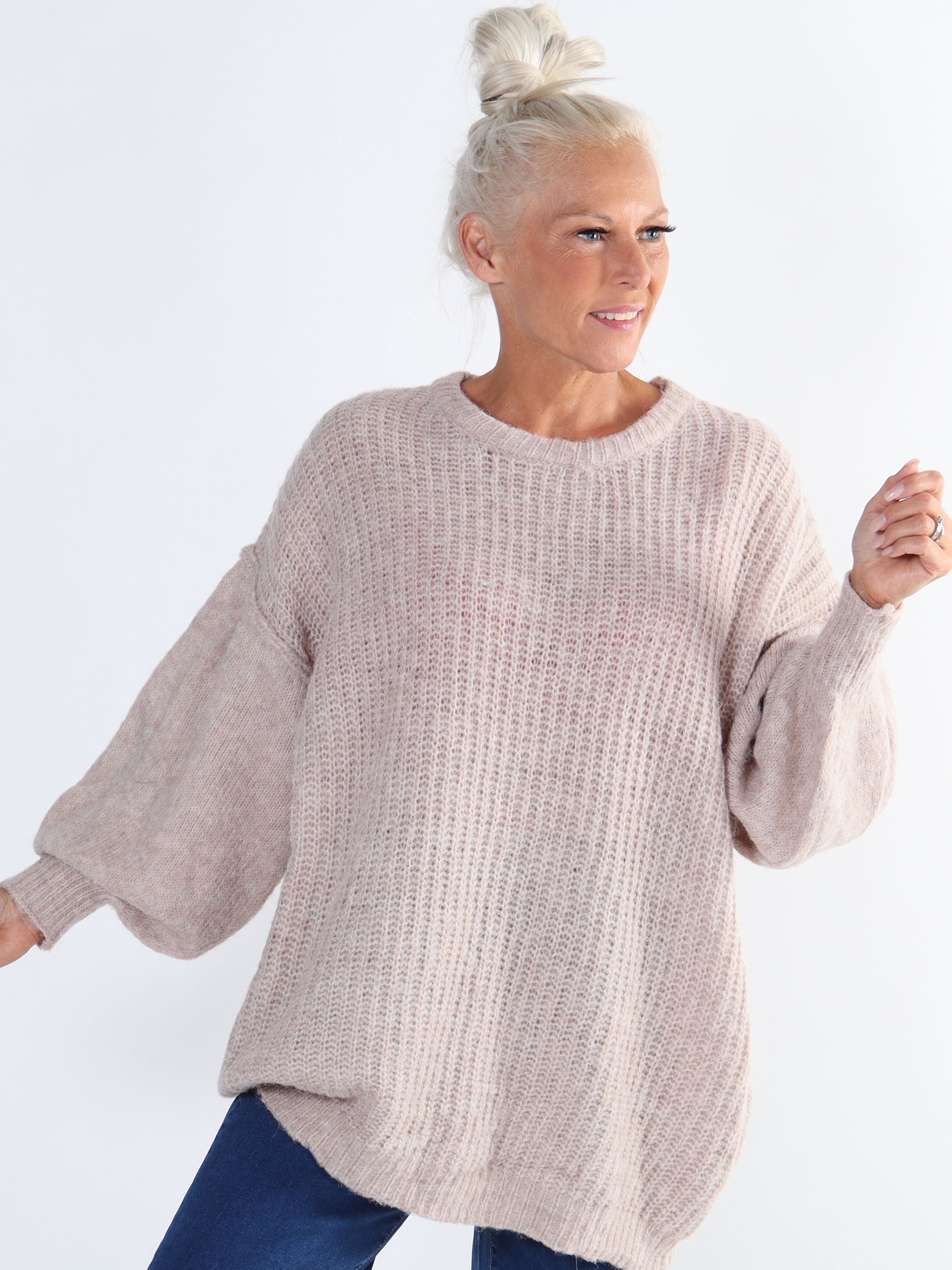 Leana - Lång mjuk plus size stickad blus med ballongärmar